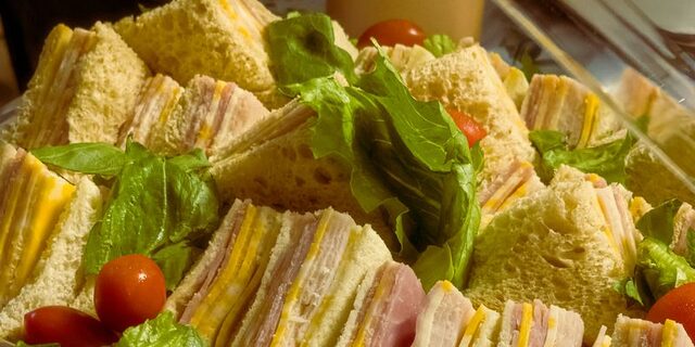 Half Sandwich & 1 Side Boxed Lunch