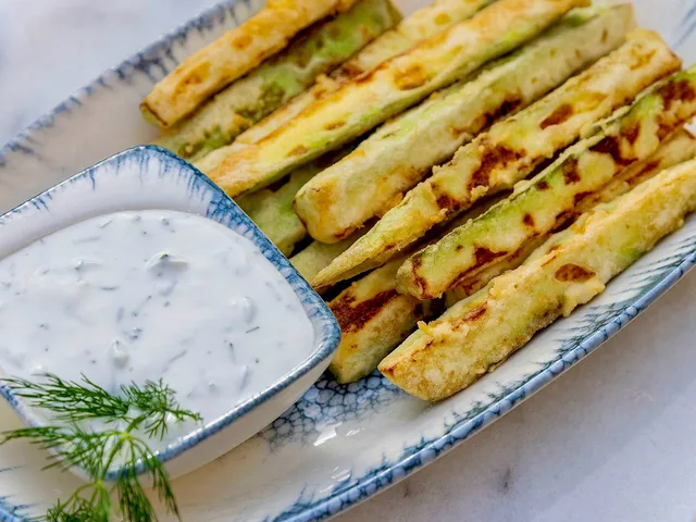 Zucchini sticks with a creamy dill dipping sauce
